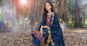 What are the most popular Indian clothing for women?