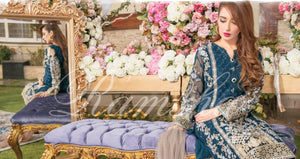 What are the famous dresses in India?